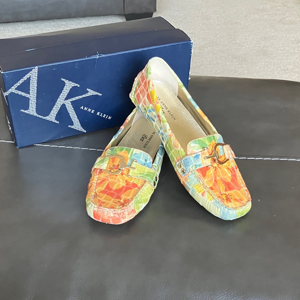 AK Anne Klein Shoes Womens Size 7.5 Floral Leather Loafer Flats AKGREATER